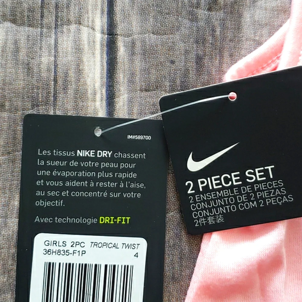 **Size 24M Only**Nike Little Girls Heart Logo Graphic Bike Short Set - Picture 8 of 13